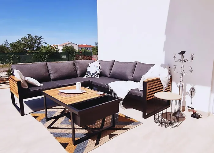 Minerva Zadar Vila Murvica (Policnik)